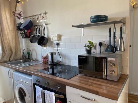 Largs Top Floor Flat Apartment in England