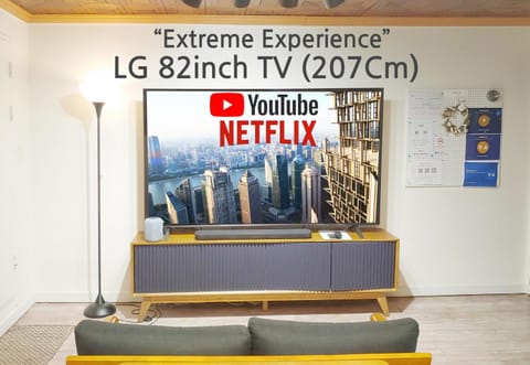Communal lounge/ TV room