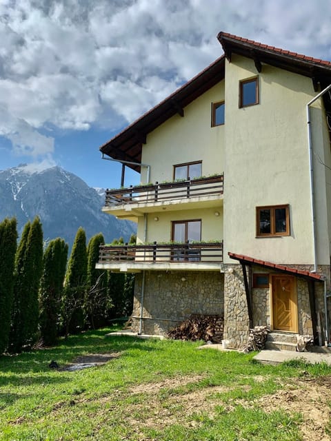 Property building, Day, Natural landscape, Garden, Garden view, Mountain view