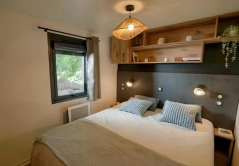 Camping de la côte des légendes Campground/ 
RV Resort in Finistere