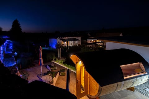 Night, Sauna, Spa and wellness centre/facilities