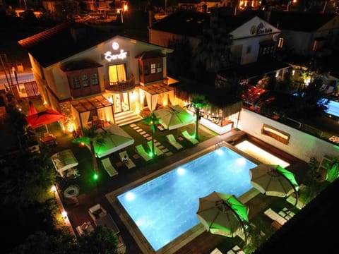 Property building, Swimming pool, Swimming pool