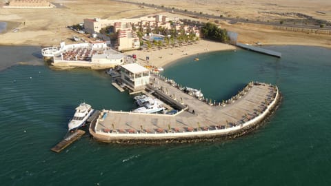 Natural landscape, Activities, Bird's eye view, Beach, City view, Landmark view, Sea view