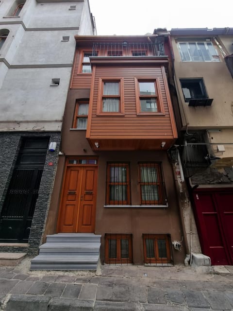 Property building, Day