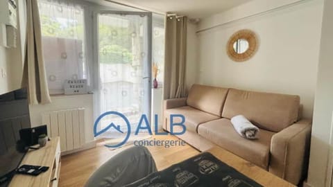 Living room, Decorative detail, furniture, heating, internet