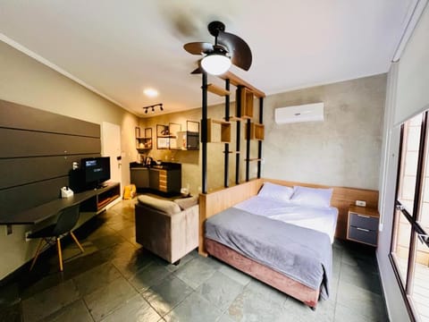 Communal lounge/ TV room, Bed, TV and multimedia, Photo of the whole room, Bedroom, fireplace, hair dresser, air conditioner