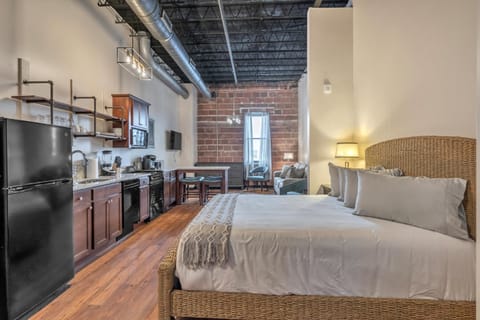 Bed, Kitchen or kitchenette, Bedroom