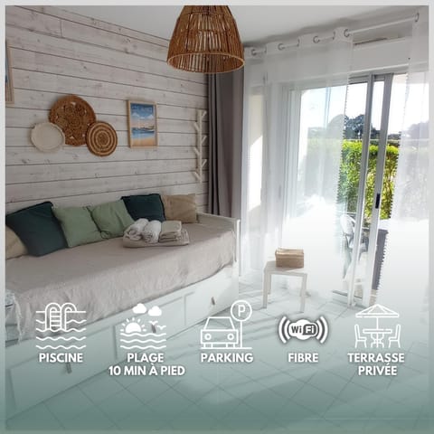Bed, Balcony/Terrace, Living room
