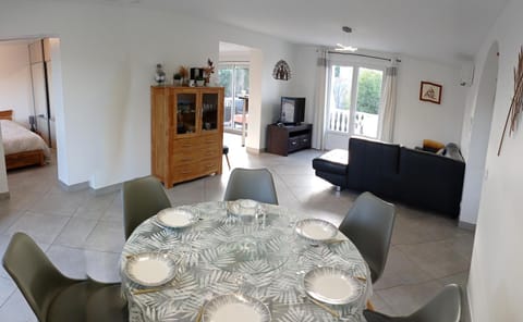 Maison au calme avec jardin et piscine Saint Raphaël House in Saint-Raphael