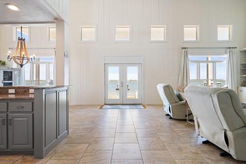 Lime In The Coconut House in West Beach