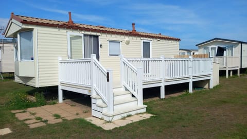 Holiday Caravan Campground/
RV Resort in Clacton-on-Sea