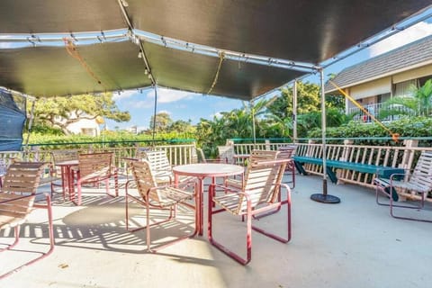 Kihei Kai Nani 100- Remodeled Ground floor, Oceanview, steps to Beach Apartment in Wailea