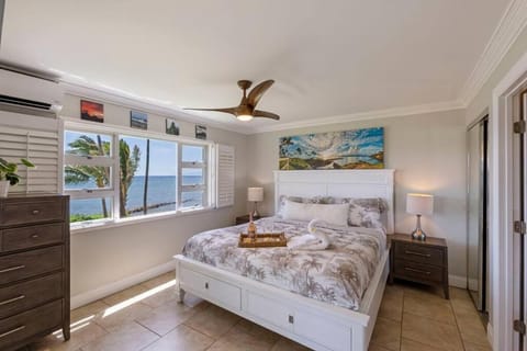 Menehune Shores 218- Updated Prime Oceanfront 3 bedroom at Menehune Shores Apartment in Kihei