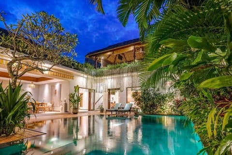 Property building, Garden, Swimming pool