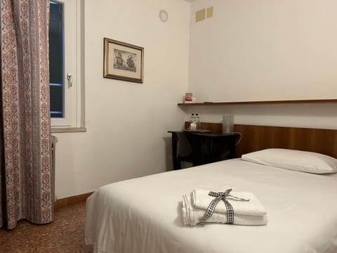 Hotel "ALBERGO DA PINA" Hotel in Lazise