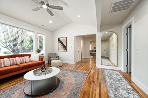 Living room, Photo of the whole room