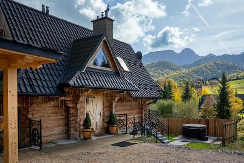 Property building, Natural landscape, Garden view