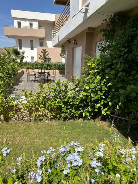 Property building, Spring, Day, Garden, Garden view