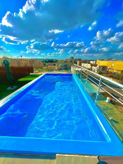 Property building, Restaurant/places to eat, Swimming pool, Breakfast