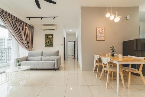 Communal lounge/ TV room, TV and multimedia, Living room, Seating area, Dining area, Evening entertainment, fireplace