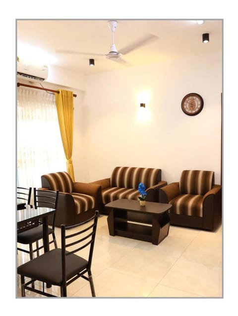 Living room, Seating area, Dining area, fireplace, air conditioner