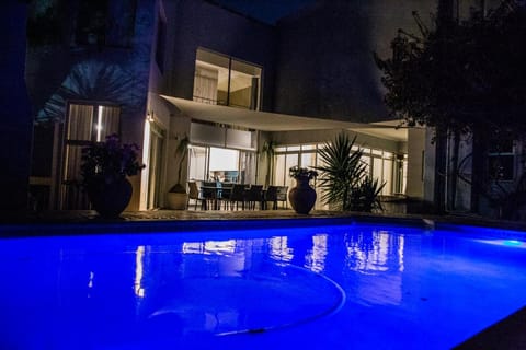 Luxury home walking distance to Blouberg beach Villa in Cape Town