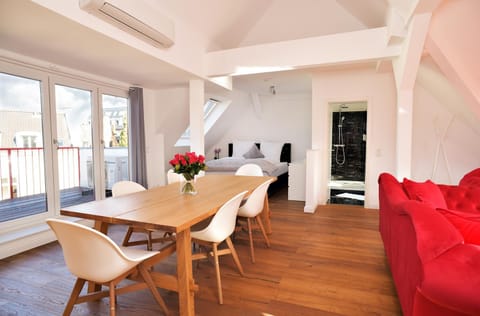Bed, Bathroom, Balcony/Terrace, Living room, Dining area