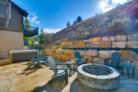 1 Mi to Beaver Creek Resort Townhome with Hot Tub House in Avon