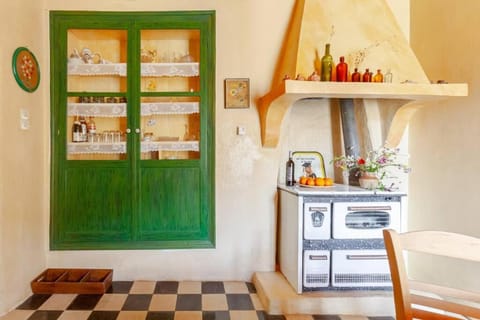 Kitchen or kitchenette, oven, stove