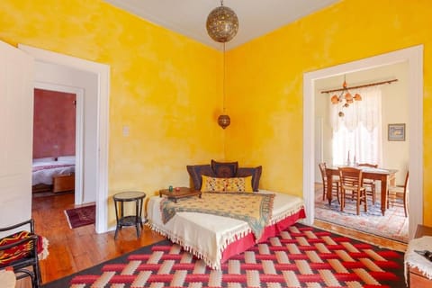 Bed, Photo of the whole room, Seating area