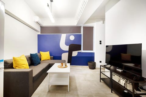 Communal lounge/ TV room, TV and multimedia, Living room, Seating area, Evening entertainment