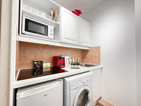 Kitchen or kitchenette, kitchen