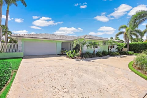 Direct boating access home in Olde Marco with pool House in Marco Island