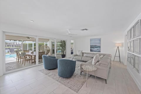 Direct boating access home in Olde Marco with pool House in Marco Island