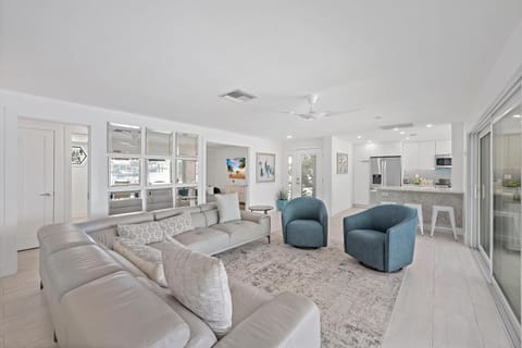 Direct boating access home in Olde Marco with pool House in Marco Island