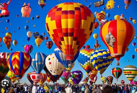 Hot Air Balloon Haven, Hot Tub, King Bed, Office, Foosball, Bball House in Albuquerque