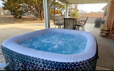 Hot Air Balloon Haven, Hot Tub, King Bed, Office, Foosball, Bball House in Albuquerque