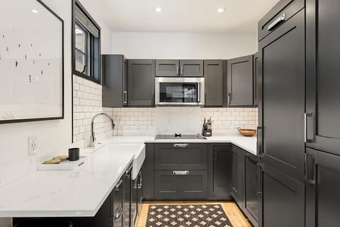 Kitchen or kitchenette, dishwasher, minibar, stove