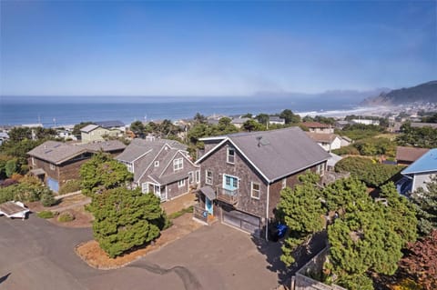 Paradise Found. House in Lincoln City