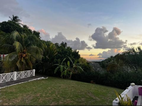 Spacieuse VILLA COROSSOL avec piscine et jeux extérieurs Villa in Le Gosier