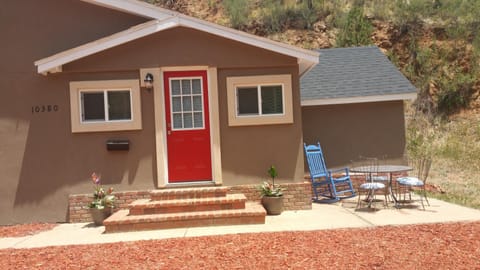 Property building, Patio, Spring, Day, Dining area