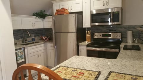 Kitchen or kitchenette, dishwasher, minibar, pet friendly, stove, toaster