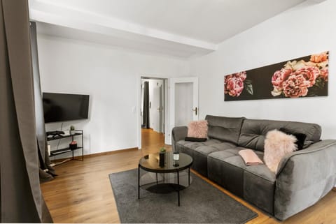Communal lounge/ TV room, TV and multimedia, Living room, Seating area, Evening entertainment