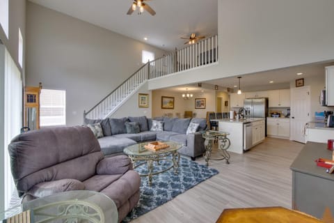 Hot Tub, Lake Access, and Dock Port Clinton Retreat House in Lake Erie