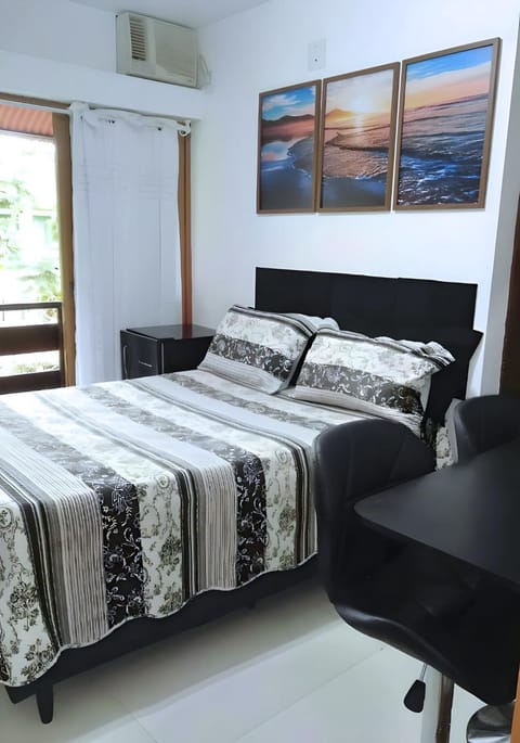 Bed, Living room, Photo of the whole room, Seating area, Bedroom, air conditioner