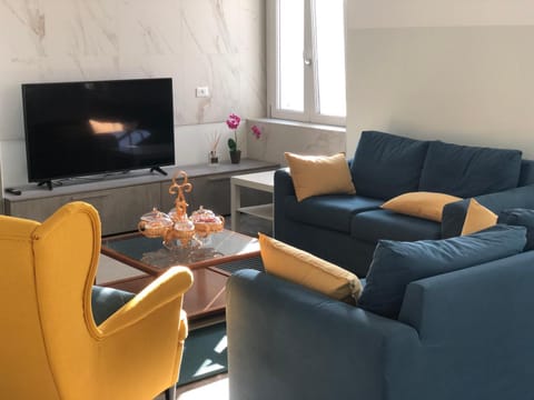 Communal lounge/ TV room, TV and multimedia, Living room, Seating area