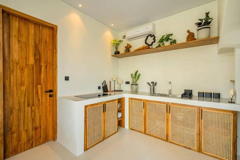 Luxe 4-Bedroom Villa - Private Pool & Fast Wi-Fi Villa in North Kuta