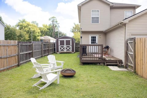 LUX - Downtown Oasis - Pool Table! Free Parking! House in Lexington