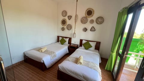 Property building, Bed, Photo of the whole room, Bedroom, towels