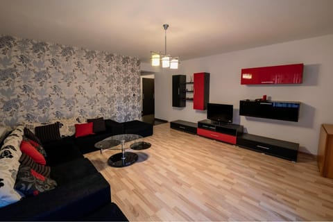 Communal lounge/ TV room, TV and multimedia, Living room, Seating area, Evening entertainment